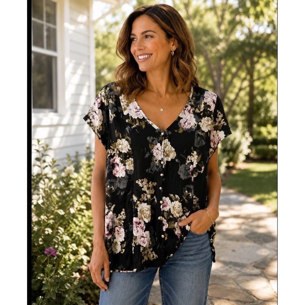 Torrid size 2 (2X) black floral v neck back lacing short sleeve button front top